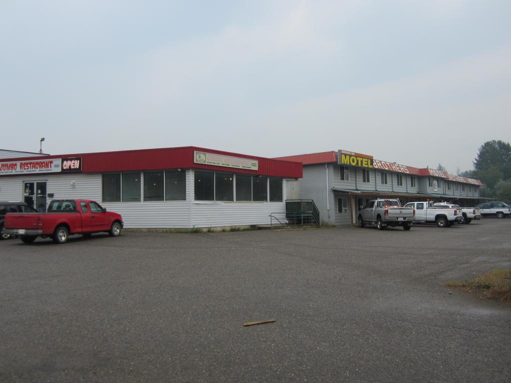 Brothers Inn Motel Prince George Exteriör bild